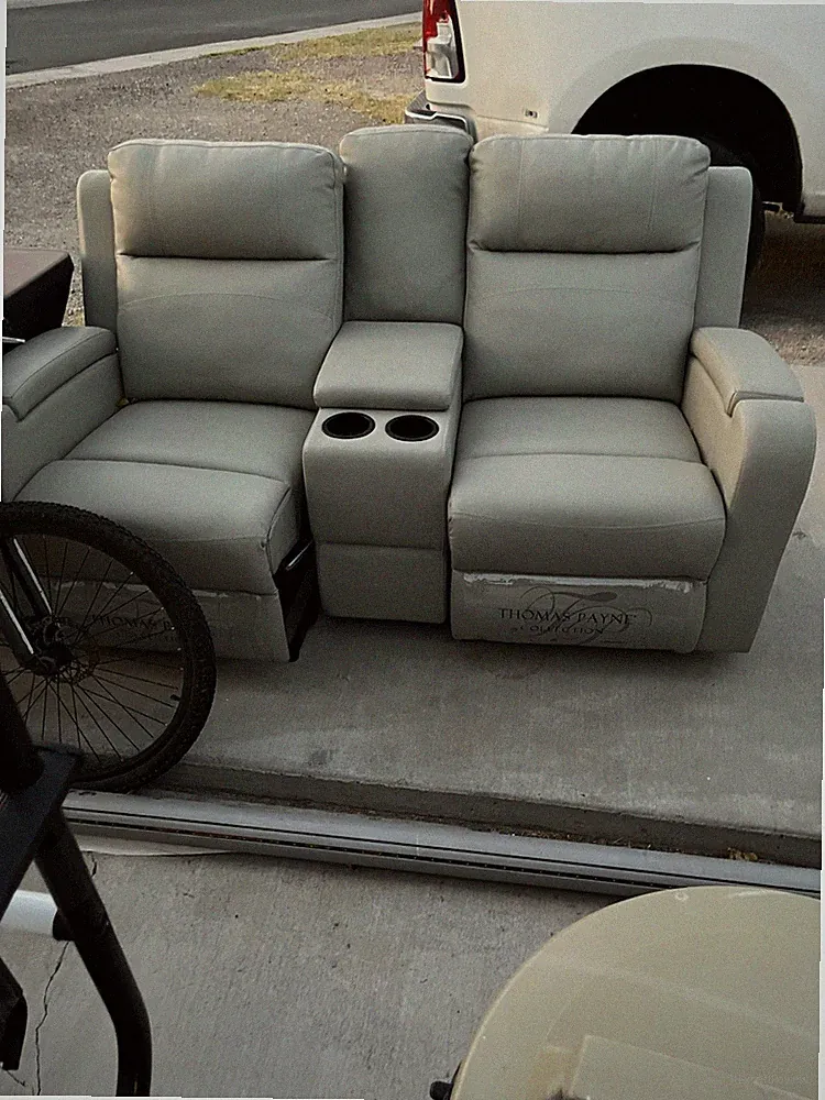 THOMAS PAYNE Loveseat